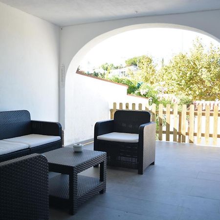 Lovely Bungalow For Four Close To Beach And City In 托雷维耶哈 外观 照片