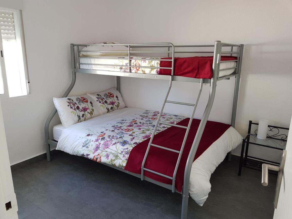Lovely Bungalow For Four Close To Beach And City In 托雷维耶哈 外观 照片