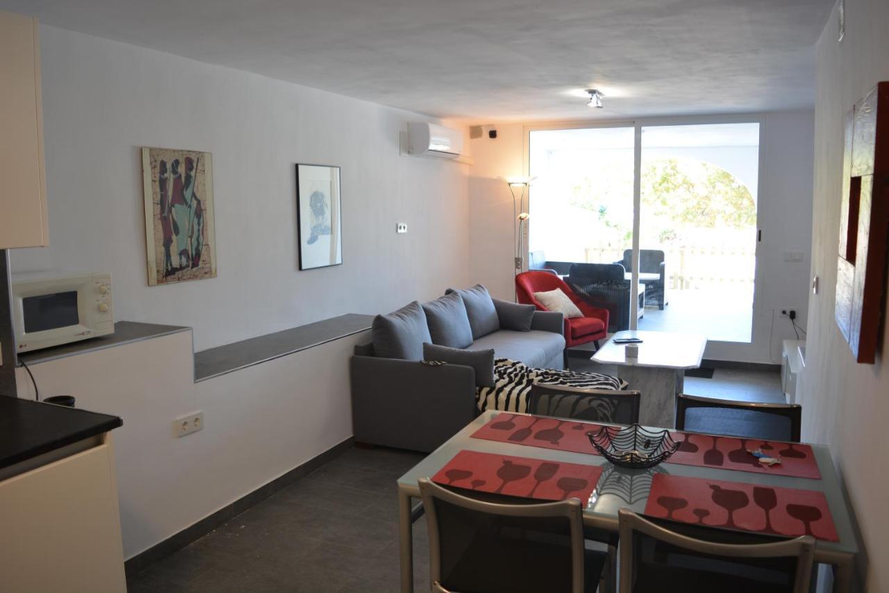 Lovely Bungalow For Four Close To Beach And City In 托雷维耶哈 外观 照片