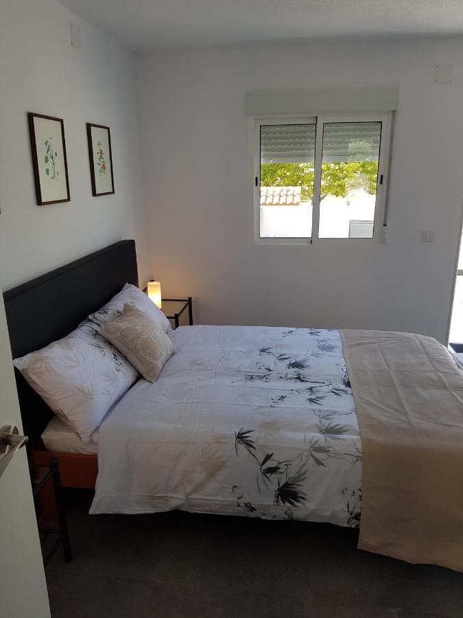 Lovely Bungalow For Four Close To Beach And City In 托雷维耶哈 外观 照片