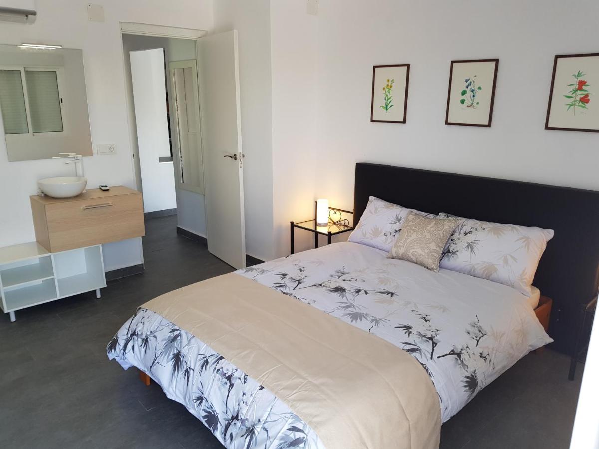 Lovely Bungalow For Four Close To Beach And City In 托雷维耶哈 外观 照片