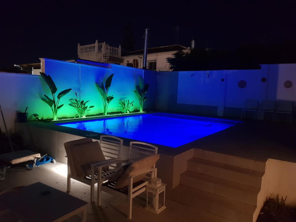 Lovely Bungalow For Four Close To Beach And City In 托雷维耶哈 外观 照片